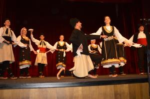 Glej lušno je pr' nas s plesalci in pevci z različnih koncev 7